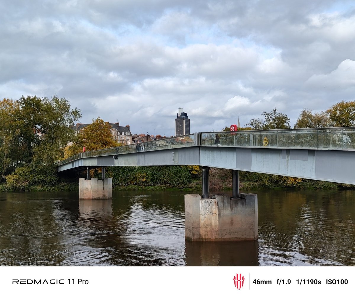 REDMAGIC 11 Pro zoom