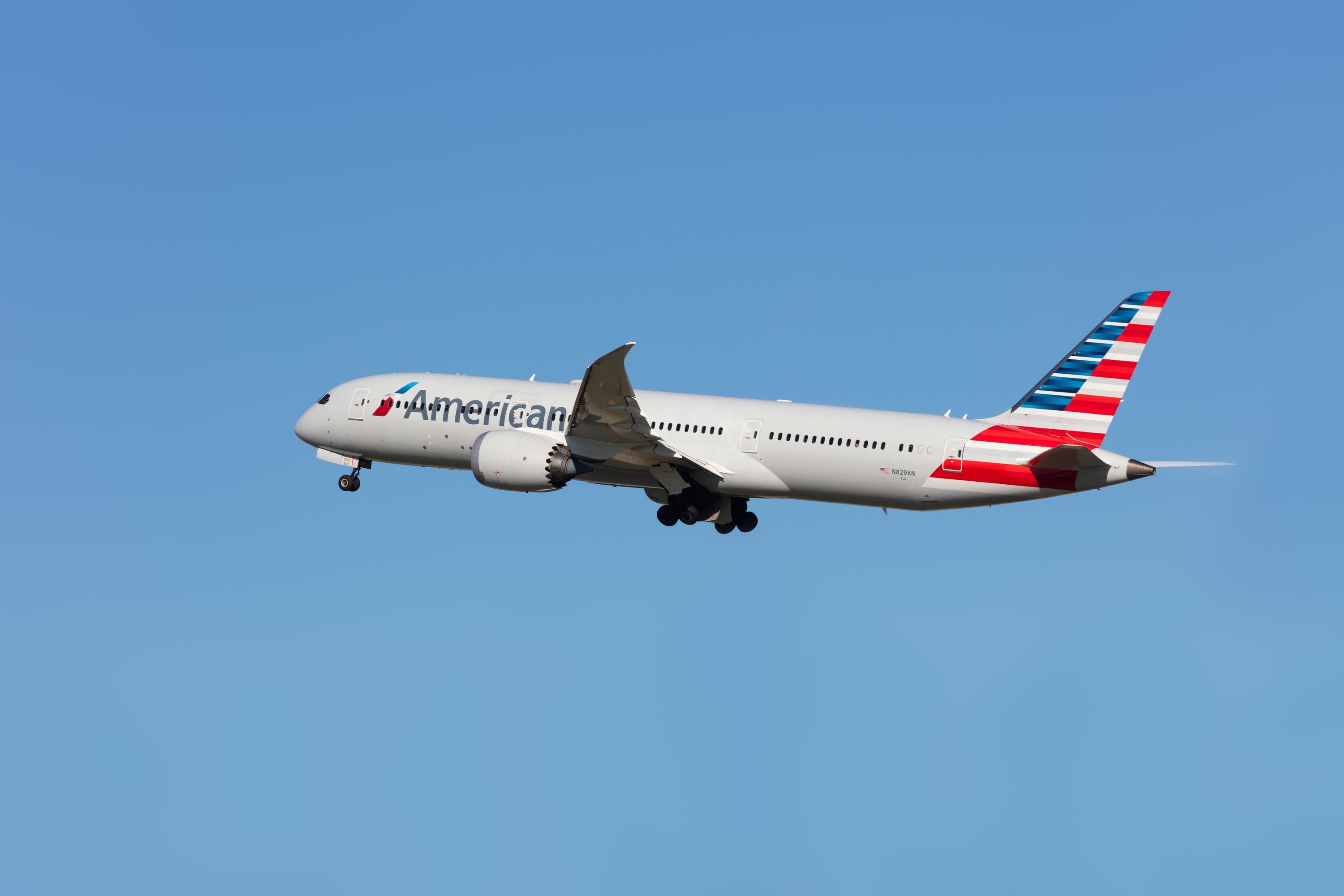 Boeing 787-9 Dreamliner d'American Airlines en plein décollage  © Alexandre Boero / Clubic