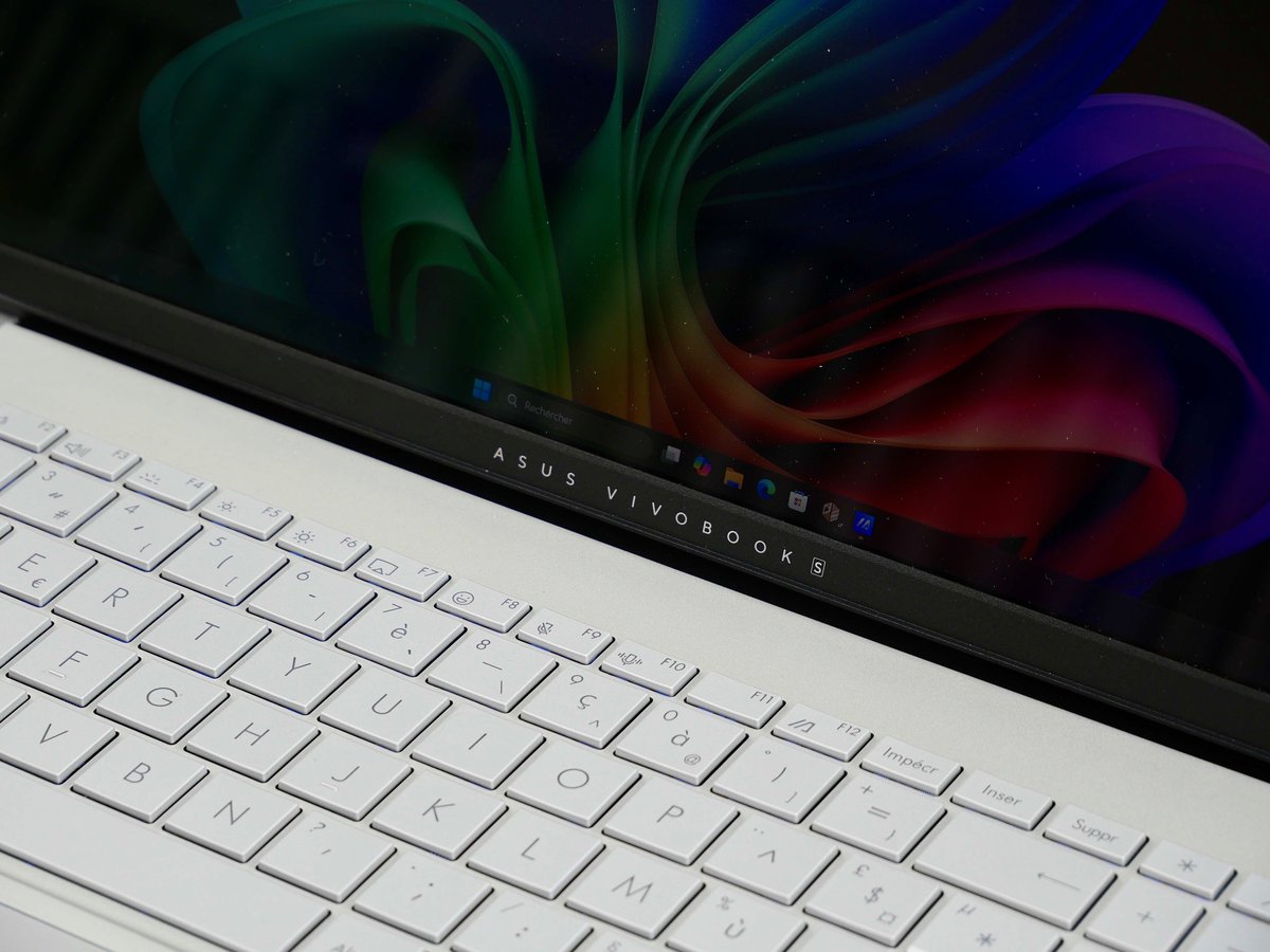 ASUS Vivobook S15 — Snapdragon X Plus