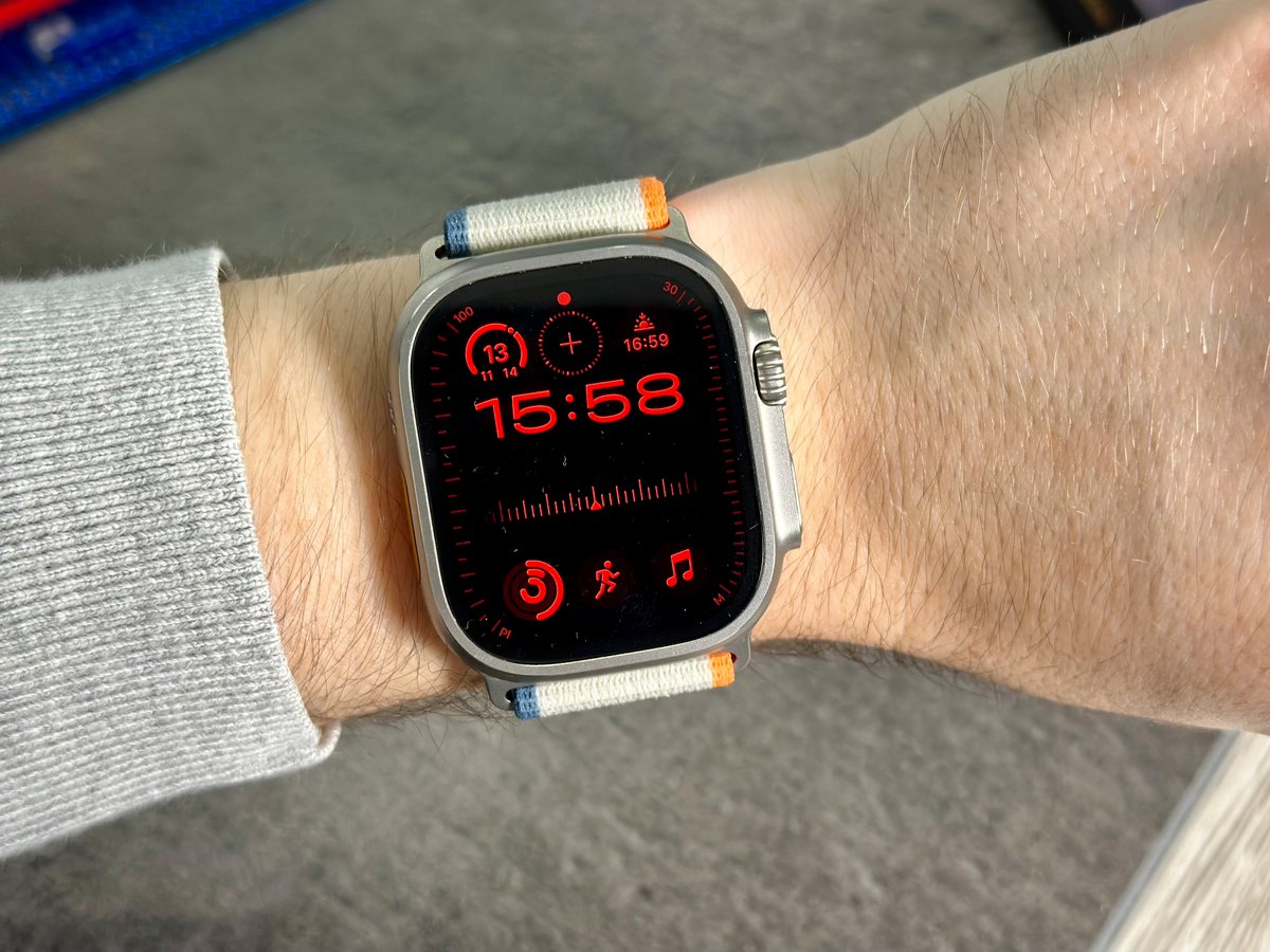 Le mode nuit automatique sur certains cadrans réservés à l'Apple Watch Ultra 2© Mathieu Grumiaux pour Clubic