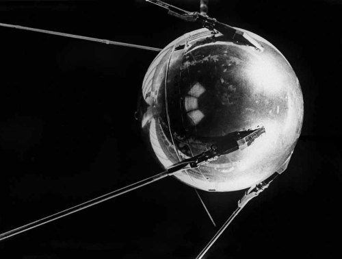 Réplique du satellite Spoutnik-1. Crédits Roscosmos