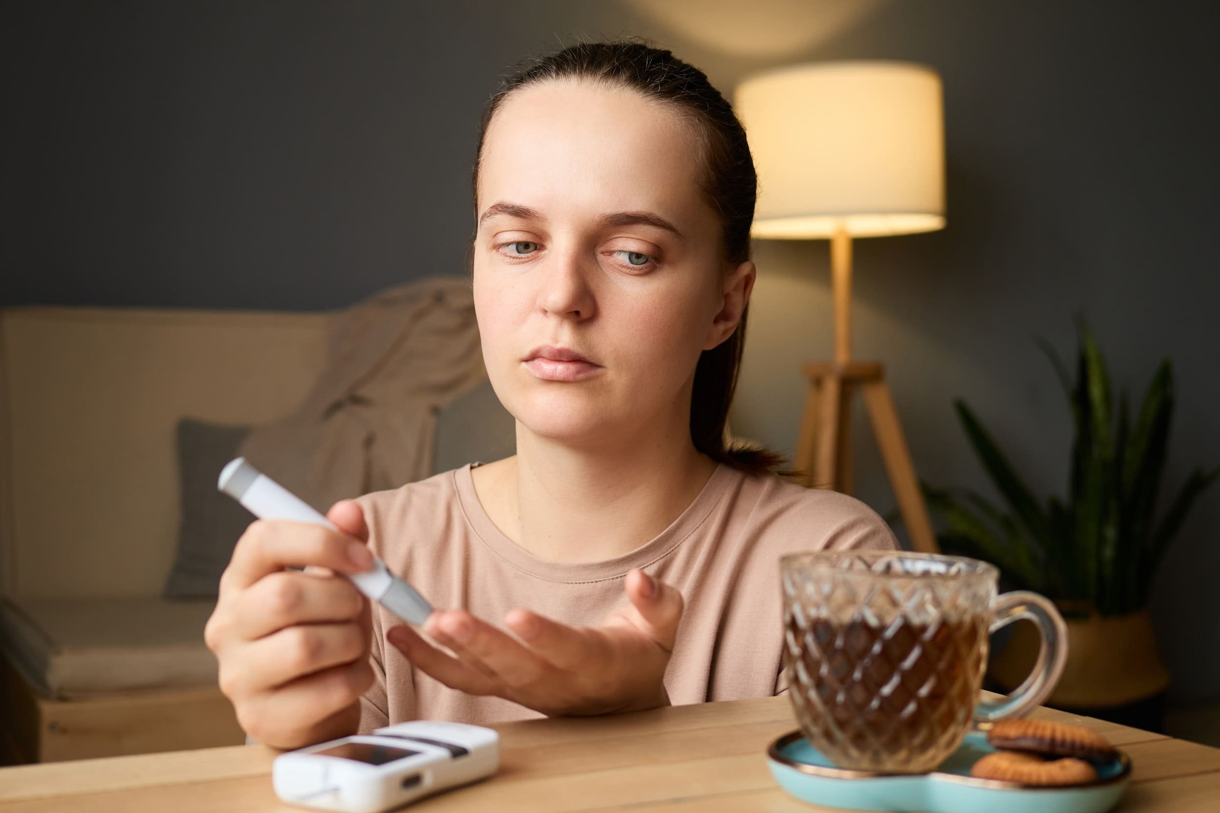 La DGCCRG alerte sur les appareils qui mesurent la glycémie, et leurs risques potentiellement mortels © StoryTime Studio / Shutterstock