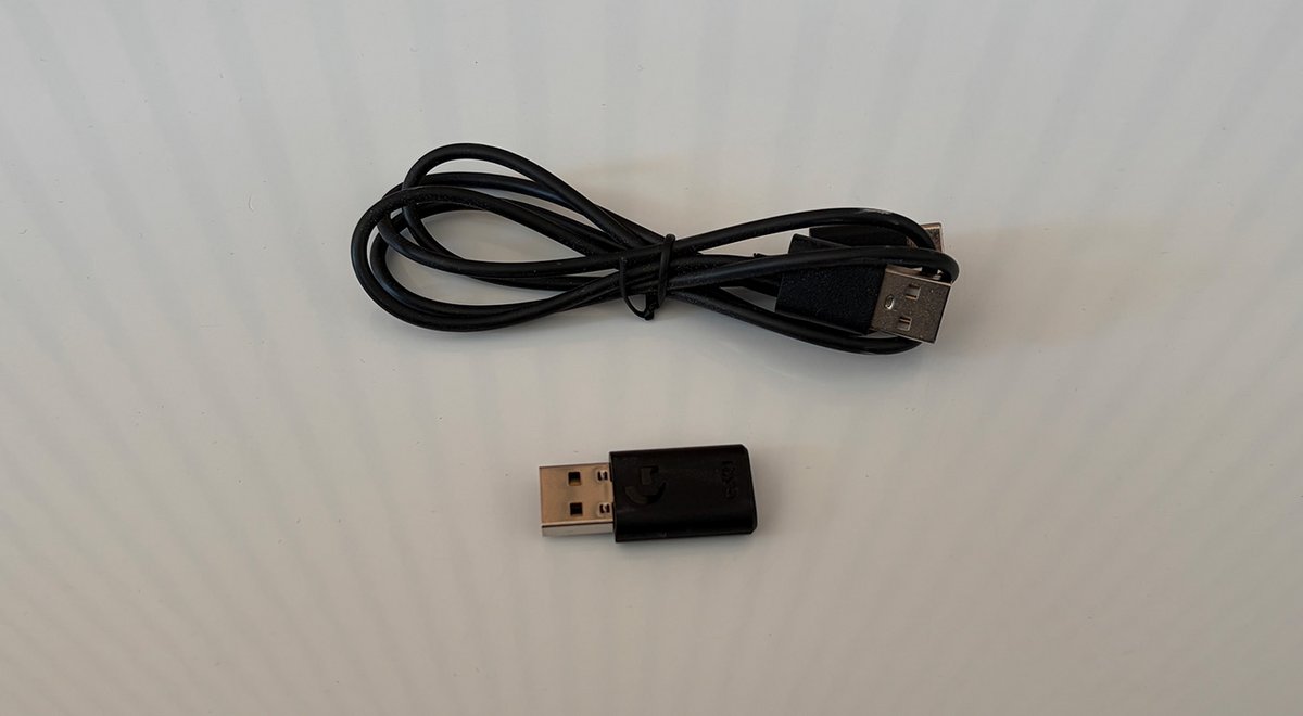 Les accessoires fournis avec le G321. ©Charles Gouin-Peyrot pour Clubic