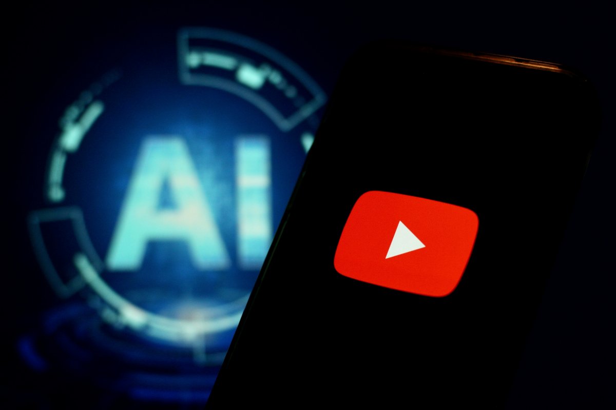 YouTube améliore constamment ses algorithmes pour détecter et supprimer les contenus nuisibles, y compris les deepfakes. © Muhammad Alimaki / Shutterstock