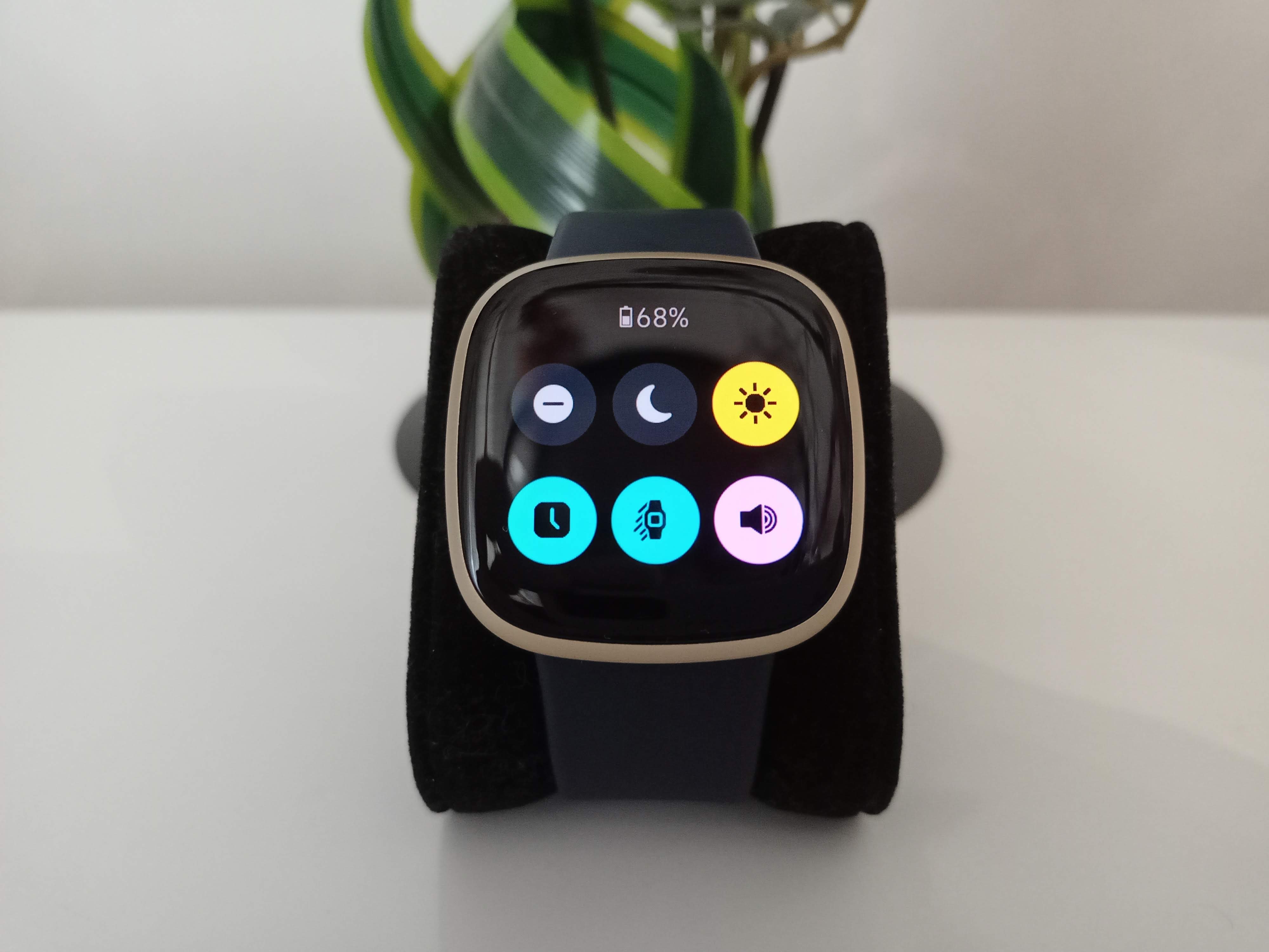 Test Fitbit Versa 3 : la montre sport orientée coaching et fitness