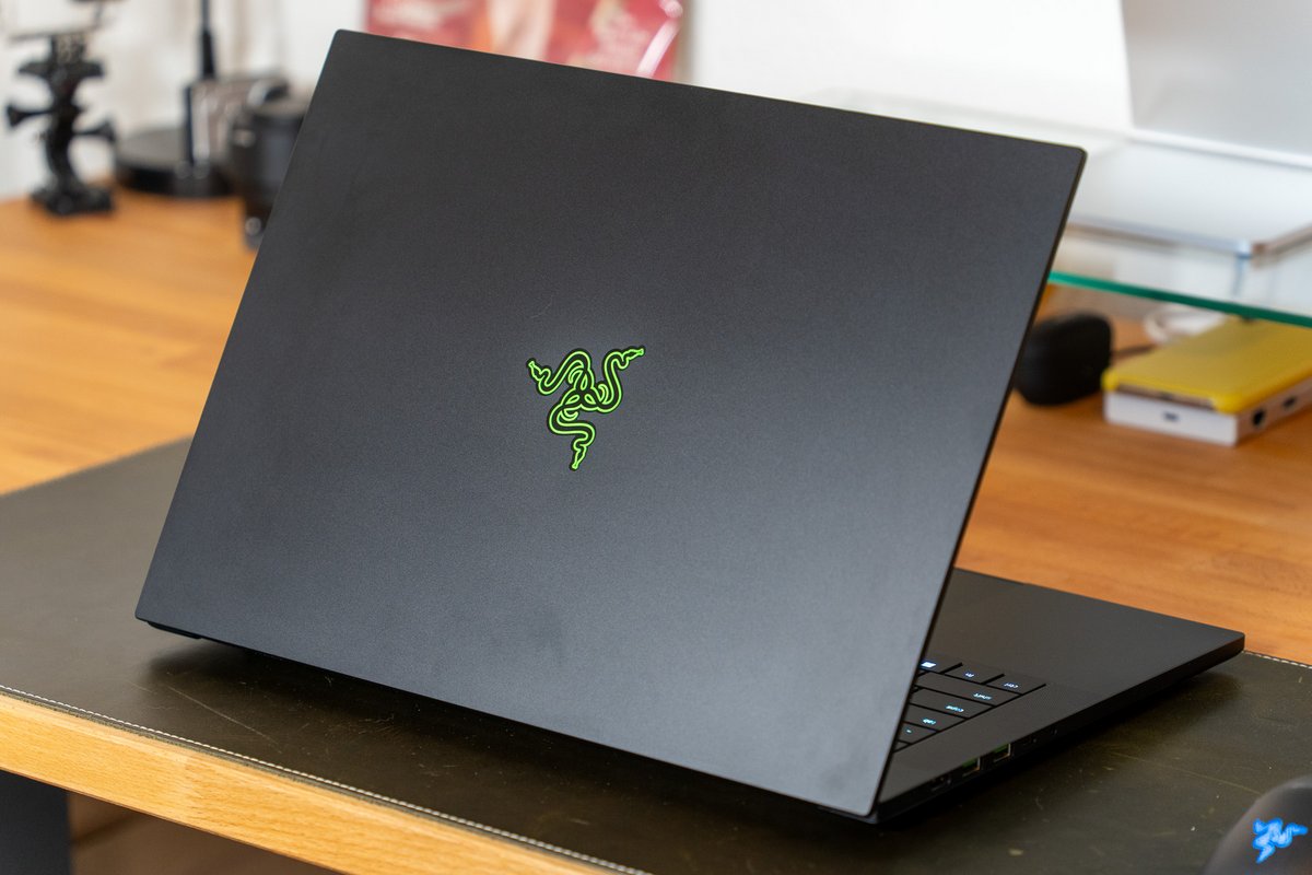 Razer Blade 16 2025