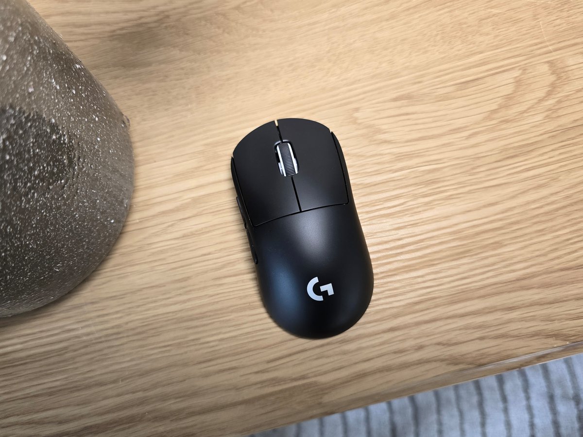 Logitech lance sa souris gaming la plus légère à ce jour avec la Superlight 2C.  © Matthieu Legouge