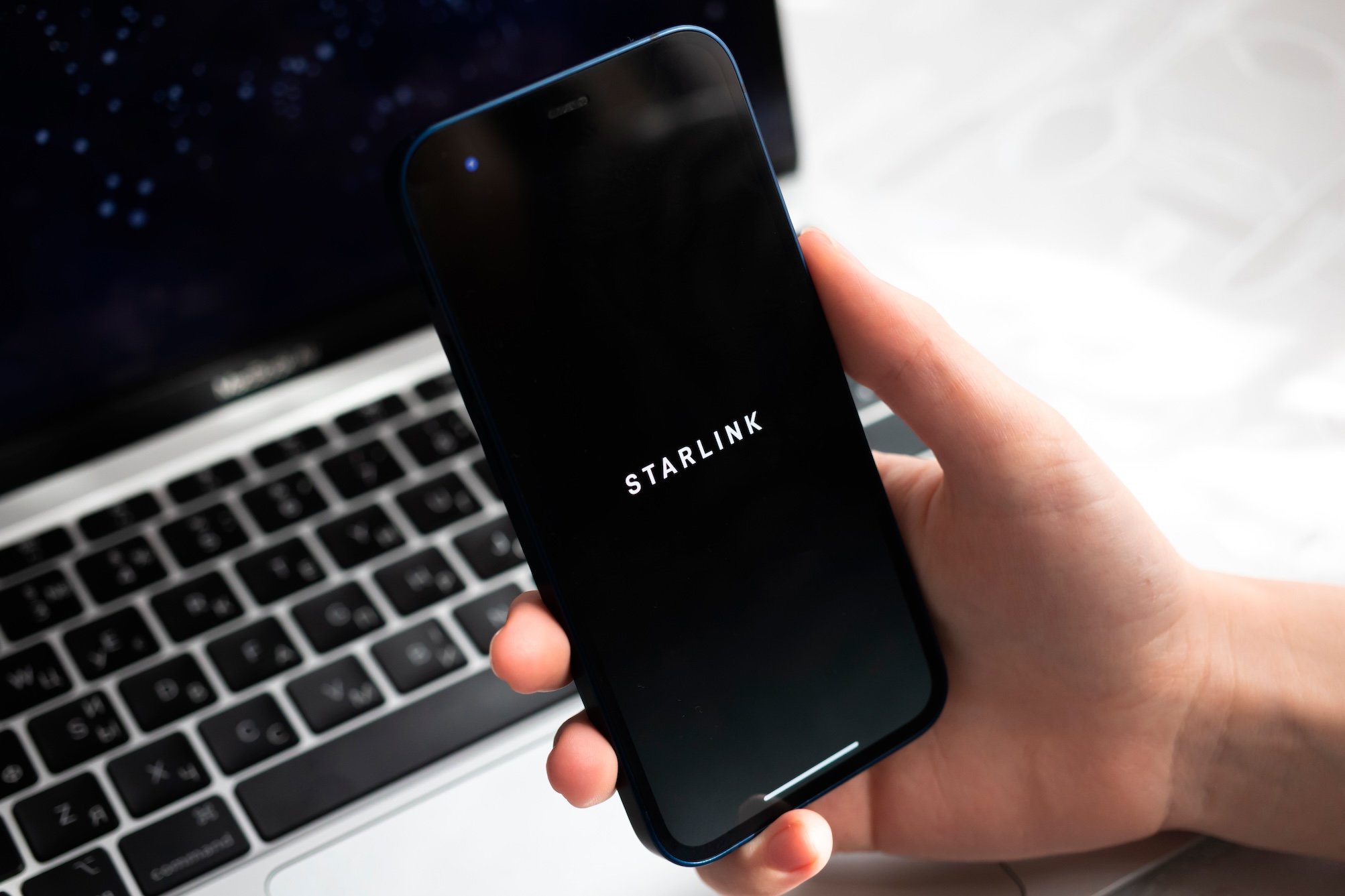 Starlink, bientôt un opérateur mobile comme un autre ? © FellowNeko / Shutterstock