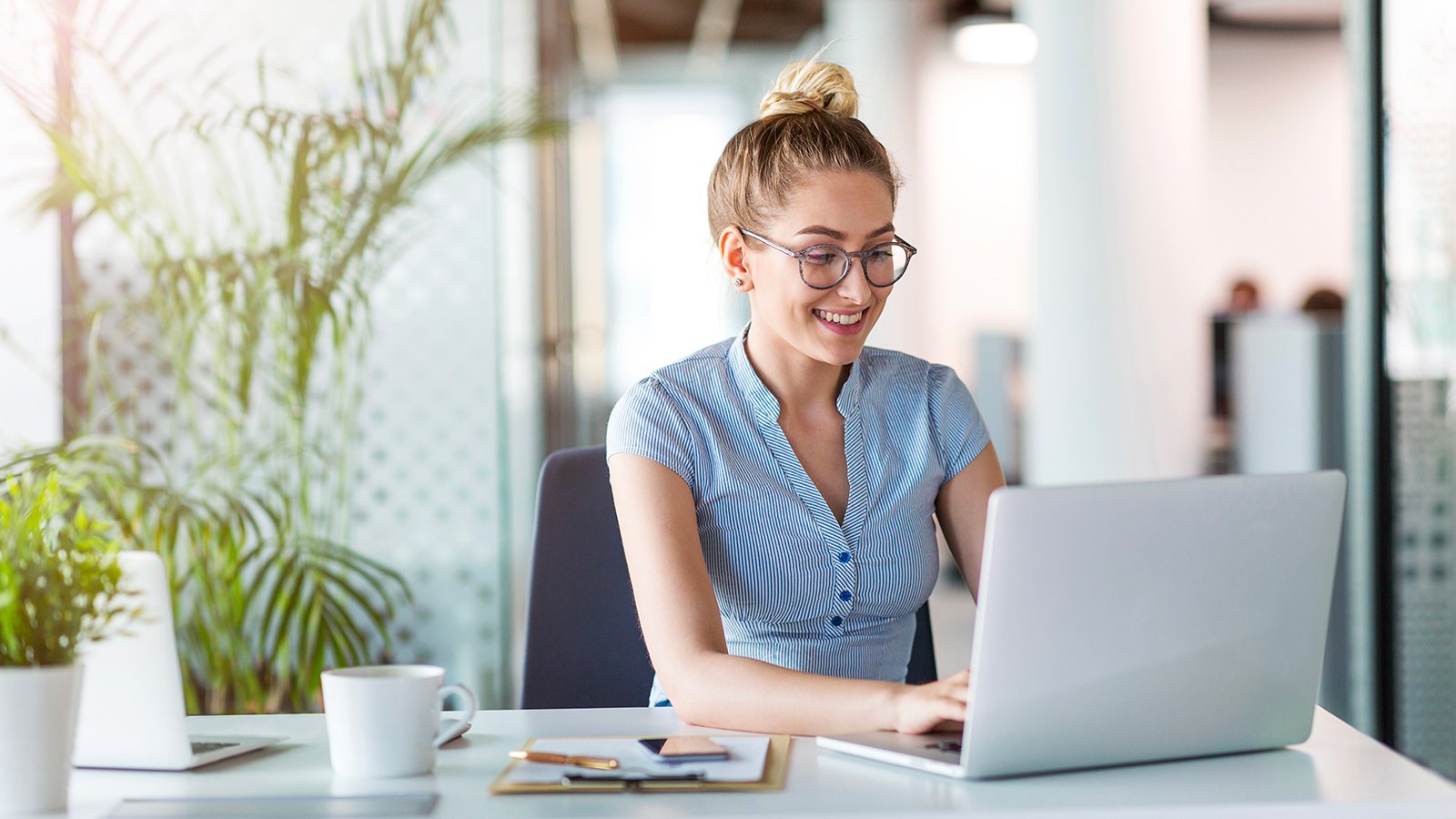 Accédez à votre compte Hostinger depuis votre ordinateur sous macOS comme Windows.