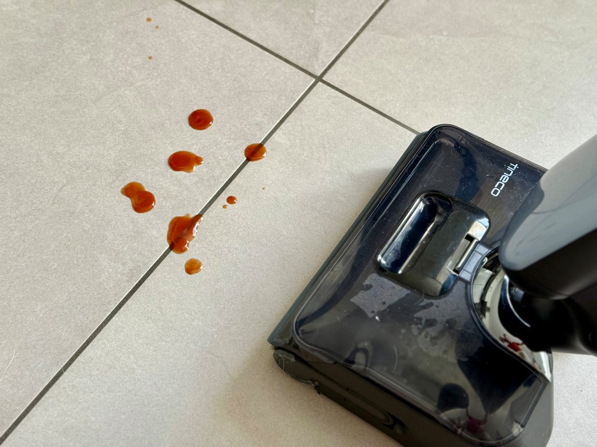 Test sur des taches de ketchup © Mathieu Grumiaux pour Clubic