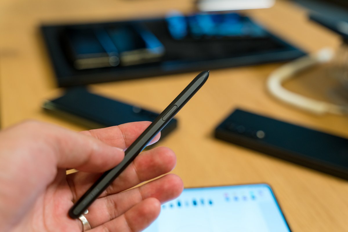 Le S Pen Fold Edition est pourvu d'une mine spéciale, plus douce avec l'écran du smartphone pliant © Pierre Crochart pour Clubic