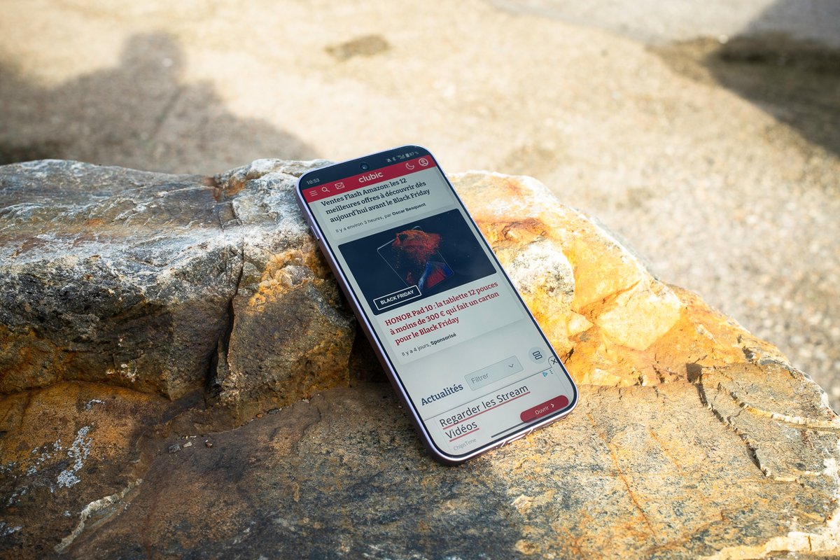 Le OnePlus 15 dispose déjà d'Android 16 à sa sortie. ©Pierre Crochart pour Clubic