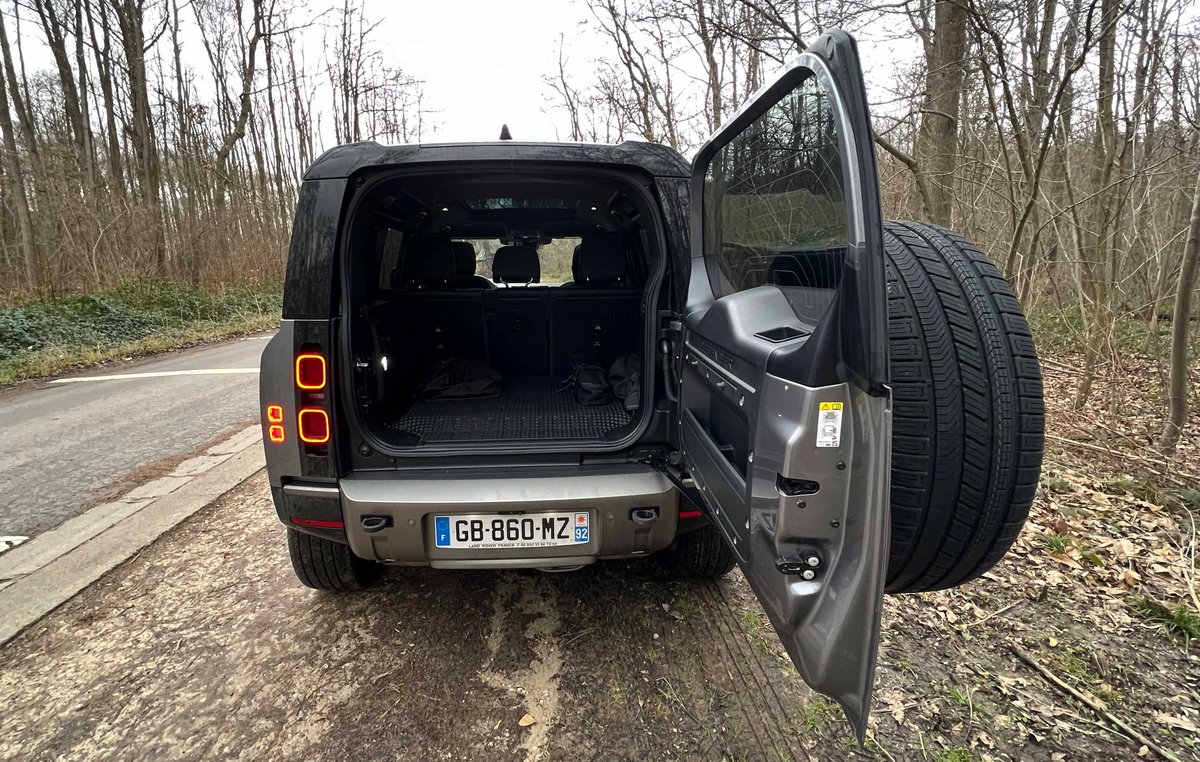 Un coffre à ouverture latérale avec un espace de chargement digne d'un utilitaire !