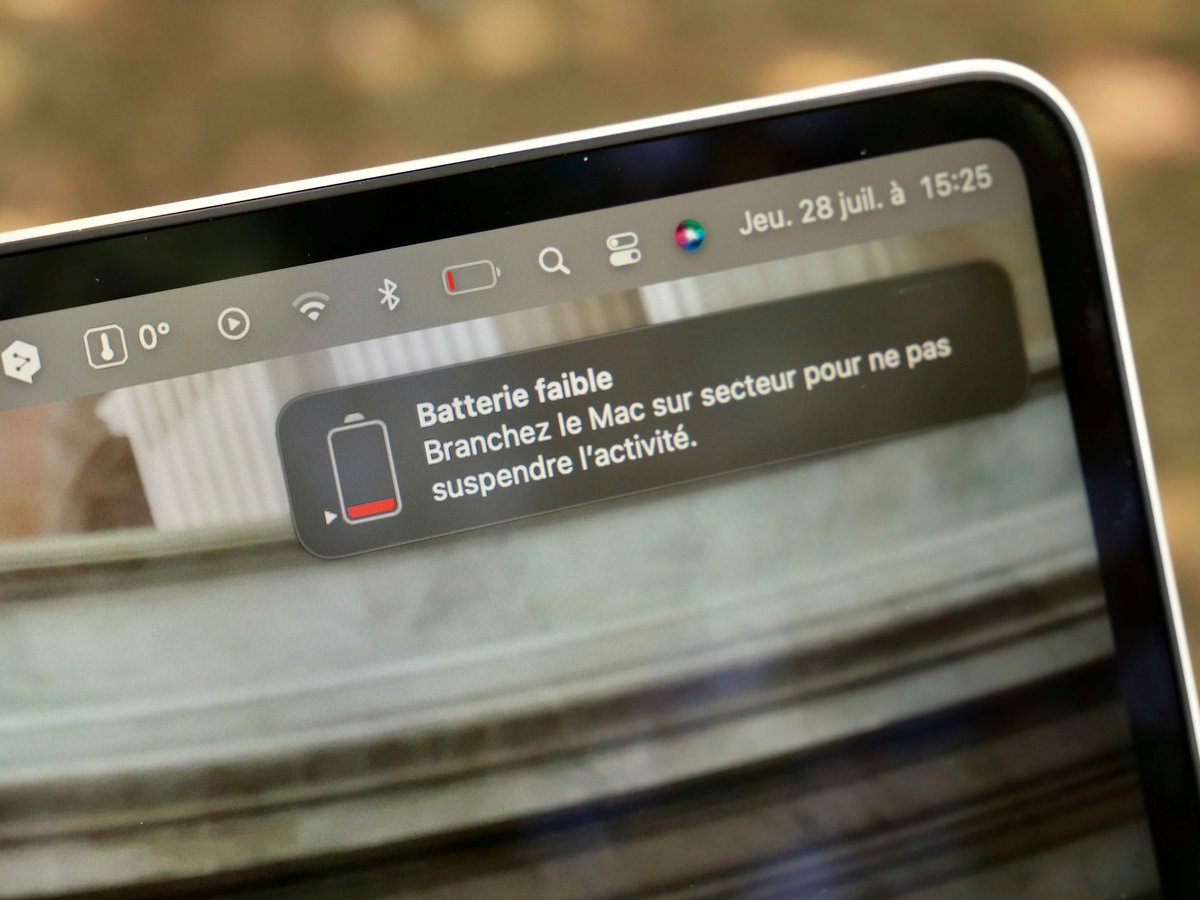 Une alerte que vous ne verrez pas souvent sur le MacBook Air 2022 // © Nathan Le Gohlisse pour Clubic