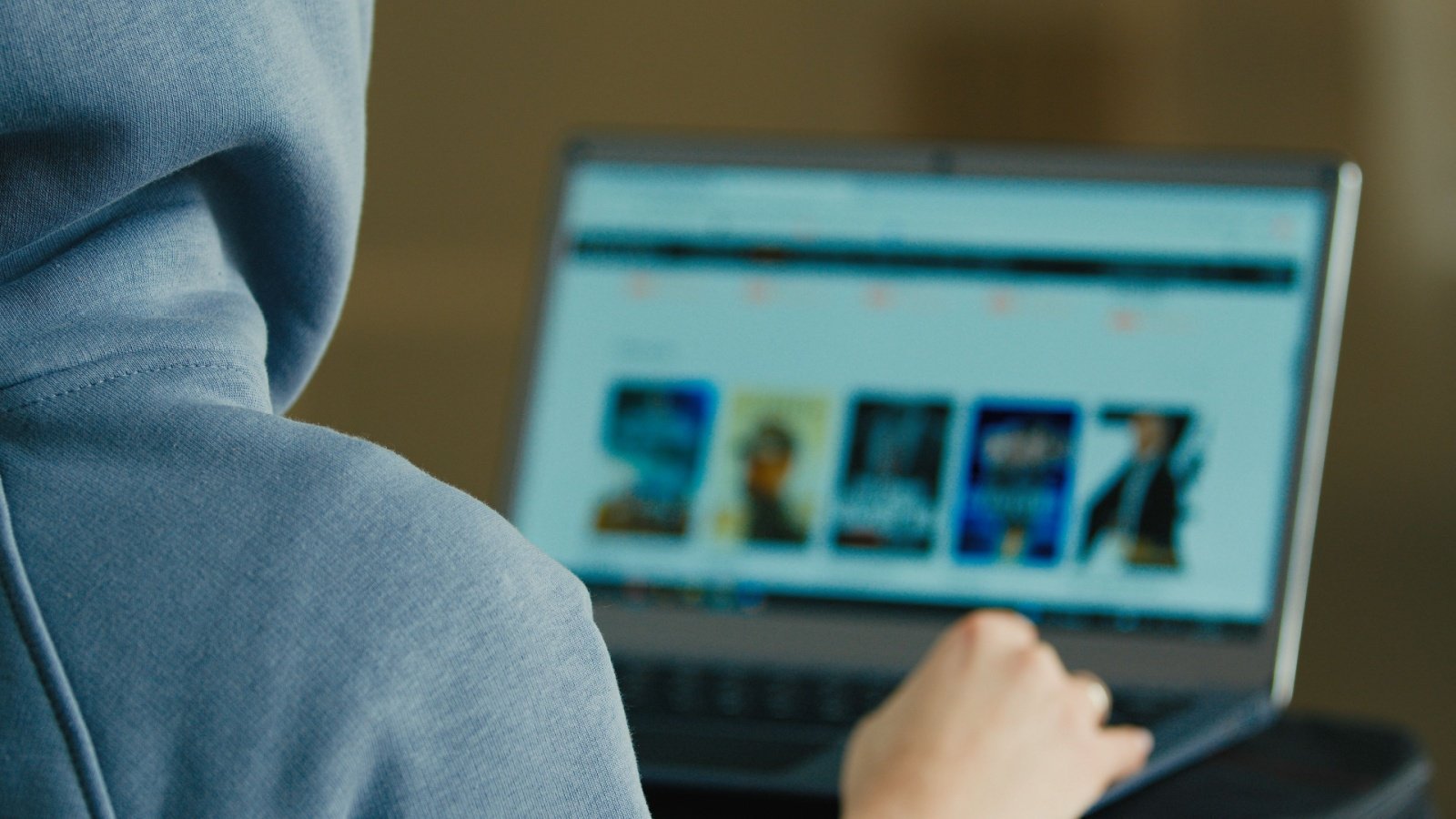 En août 2025, l'un de ces réseaux totalisait à lui seul 622 millions de visites - ©MAYA LAB / Shutterstock