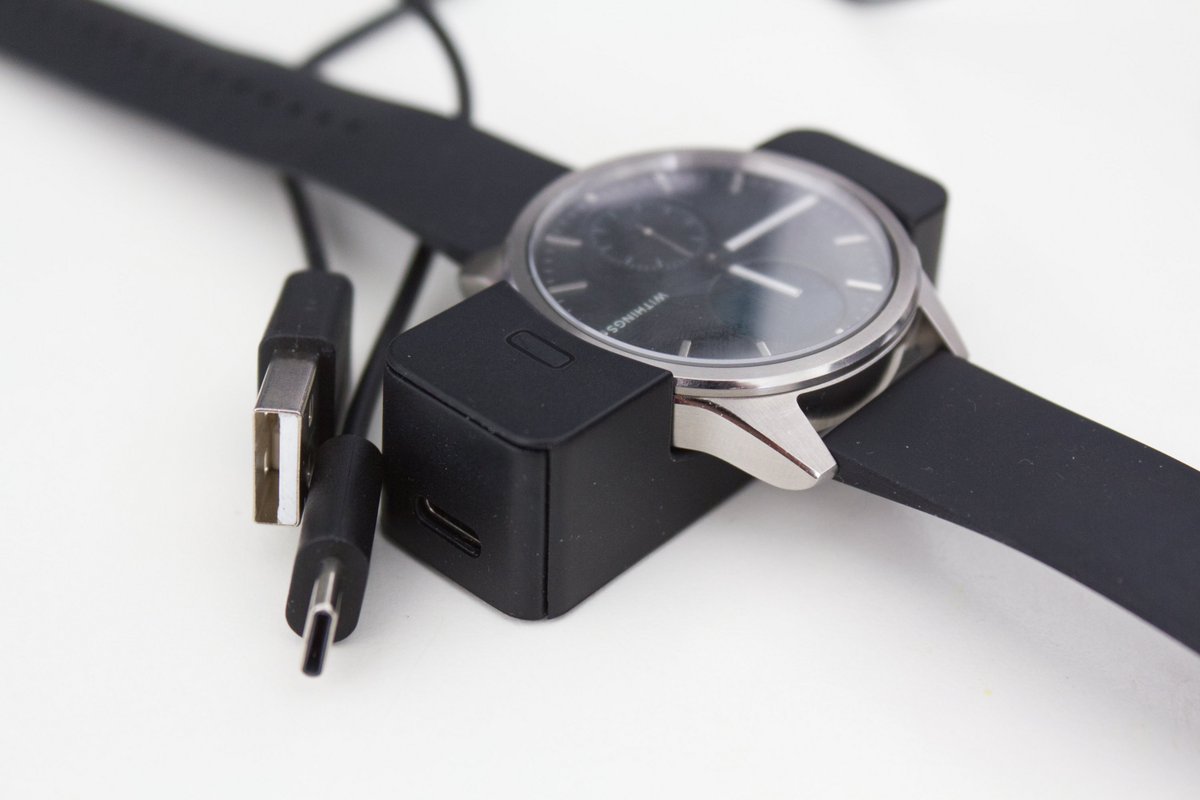 Le chargeur de la montre Withings ScanWatch 2 s'alimente via un câble USB-C © Fabien Pionneau pour Clubic