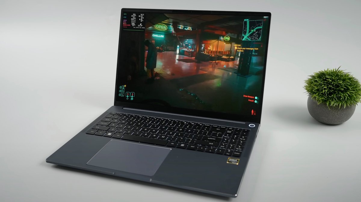 Voici l'AIM MAX Plus, un PC portable accessible sous Strix Halo... du plus grand intérêt. © ETA Prime / YouTube