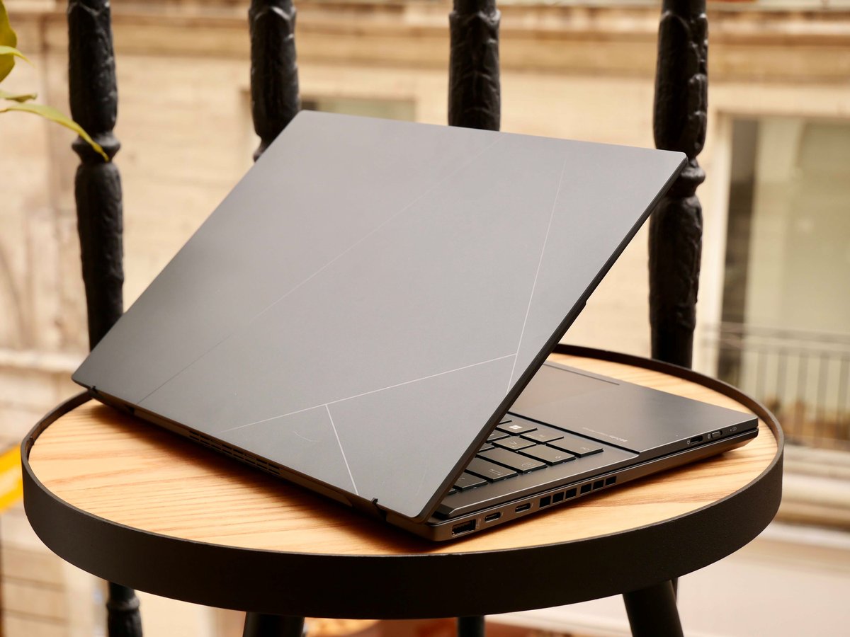 Le Zenbook Duo, de dos // © Nathan Le Gohlisse pour Clubic