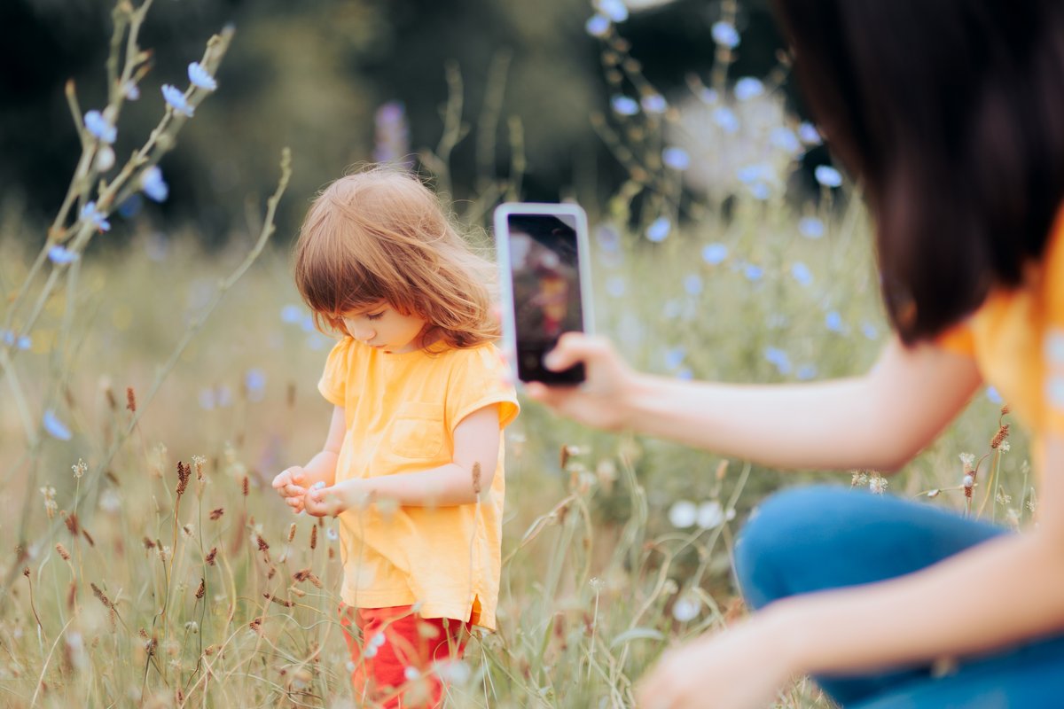 Parents, attention, le droit à l'image et la vie privée de vos enfants sur Internet ne vous appartient pas ! - @ Nicoleta Ionescu / Shutterstock