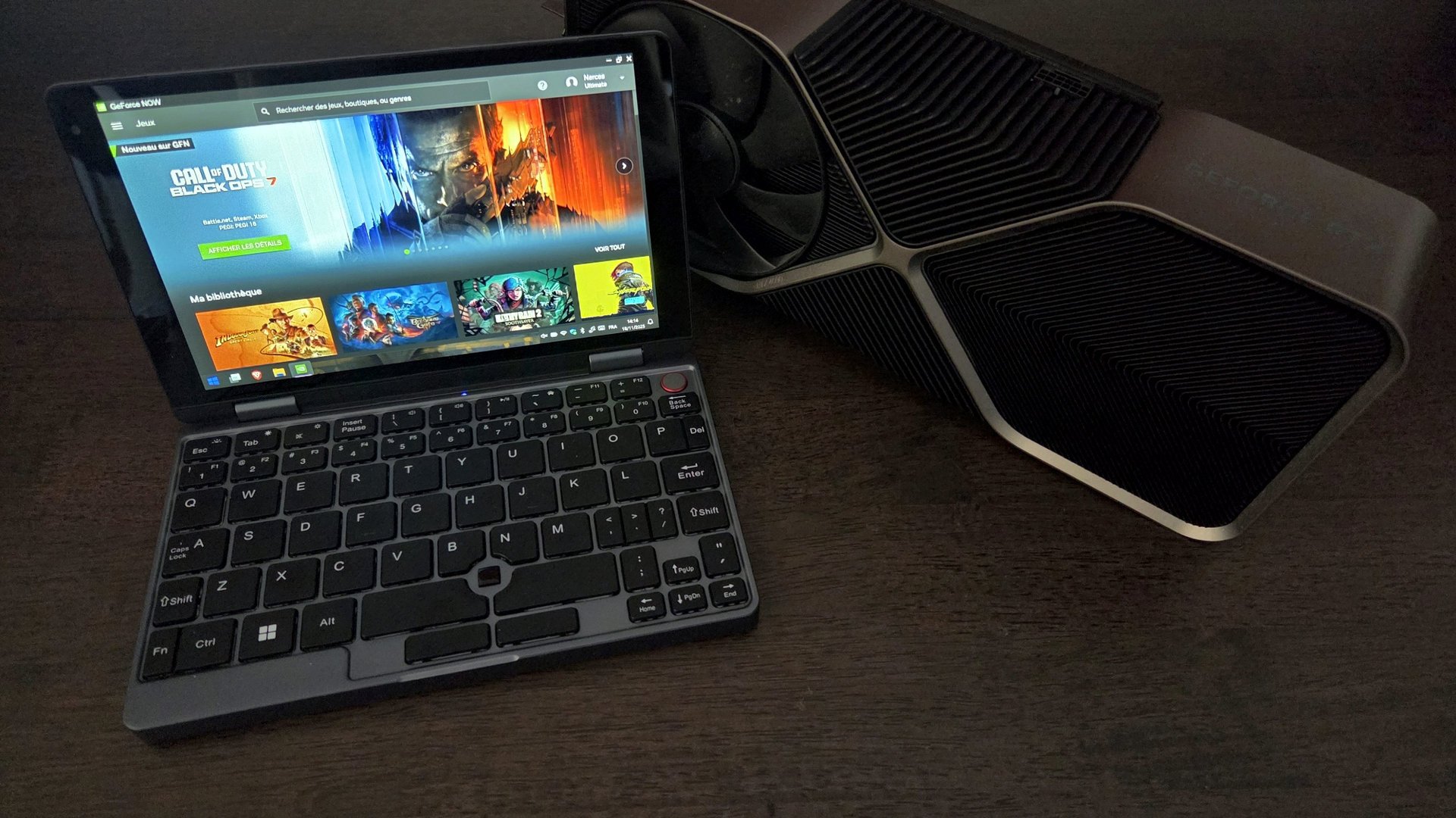 Non, pas de GeForce RTX 4090 FE au sein de ce petit laptop Piccolo Series 81x ! ©le Studio Clubic