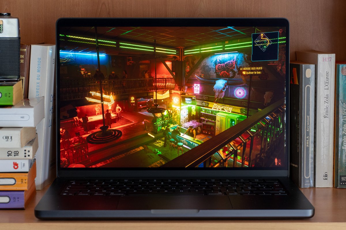 Cyberpunk 2077 est animé sans trop de problème par l'Apple M5. © Nathan Le Gohlisse pour Clubic