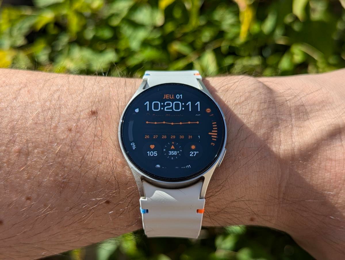 L'écran de la Galaxy Watch 7 est le même que l'an dernier : lumineux, vif et parfaitement lisible en plein soleil ! - © Johan Gautreau pour Clubic