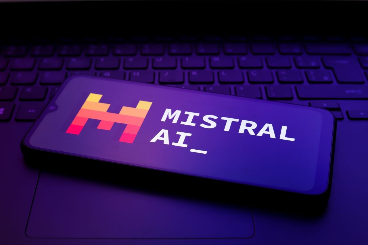 Le centre suédois de Mistral accompagnera la location de capacités de calcul, et permettra en même temps à l'entreprise de continuer à entraîner ses modèles open source©jackpress / Shutterstock
