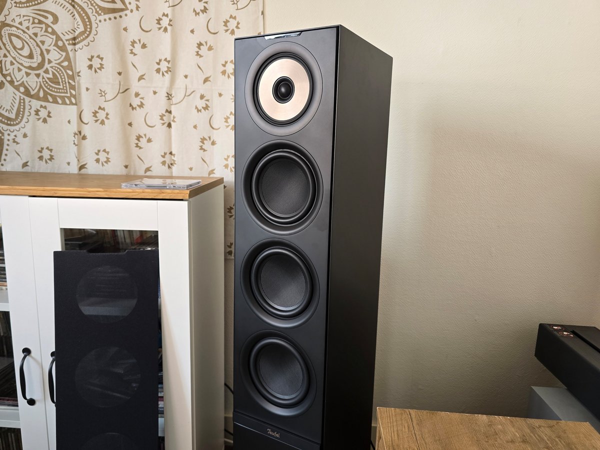 Une scène large, précise, et une belle dynamique : ces colonnes savent créer une ambiance d’écoute immersive, à condition d’avoir un minimum de recul.© Matthieu Legouge