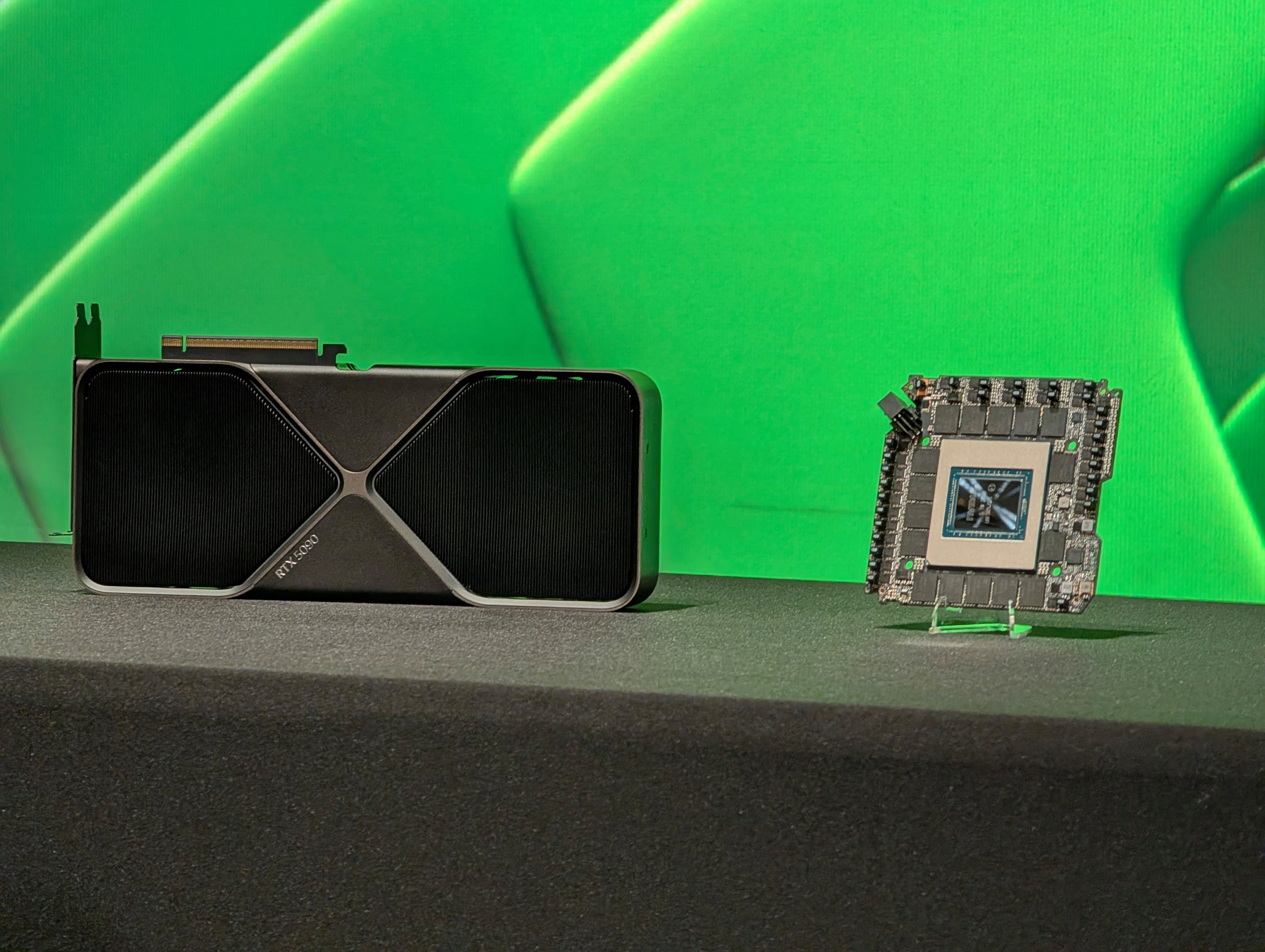 Les RTX 5090 seront concernés par la baisse de production. ©Colin Golberg pour Clubic