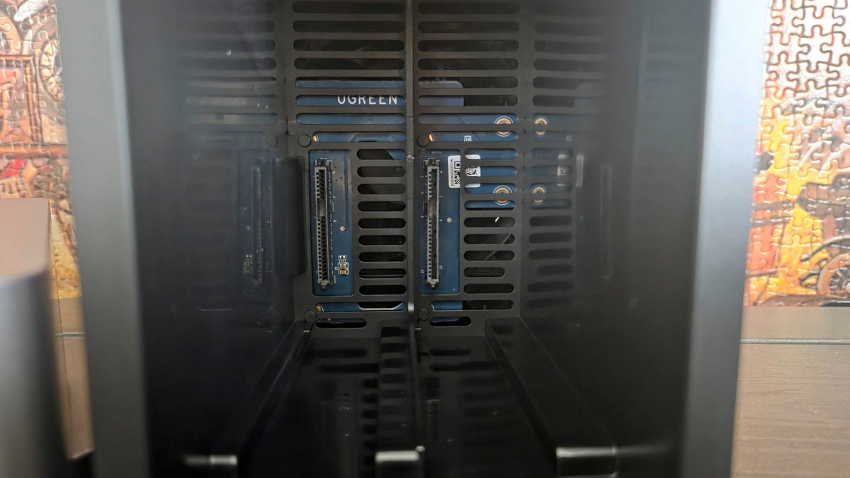 UGREEN NASync DH2300