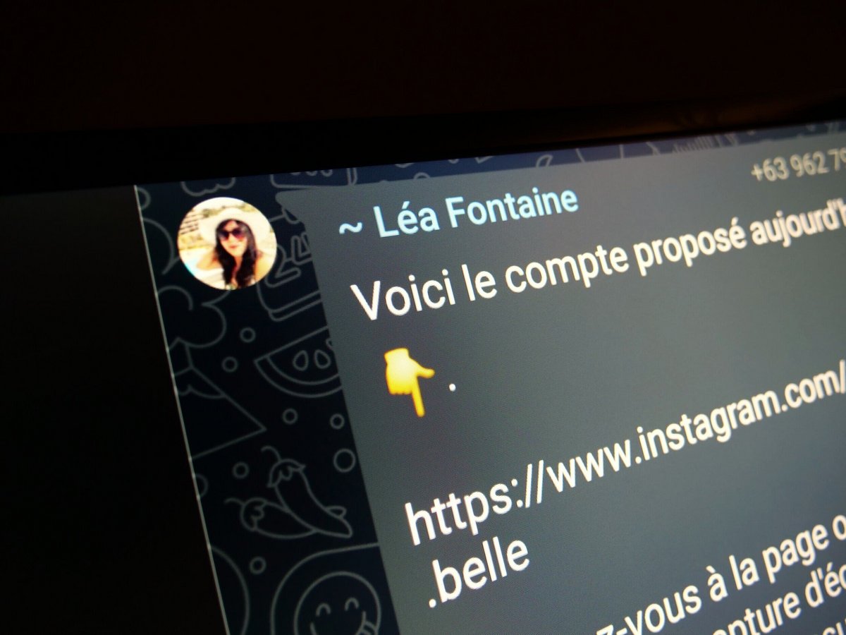Les escrocs sévissent sur WhatsApp, où ils essaient de faire tomber les utilisateurs dans le piège du "task scam". © Alexandre Boero / Clubic