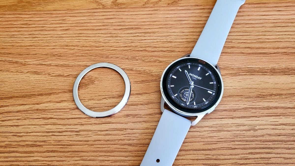 La Xiaomi Watch S3 tente l'originalité avec son cadre amovible. - ©Johan Gautreau pour Clubic