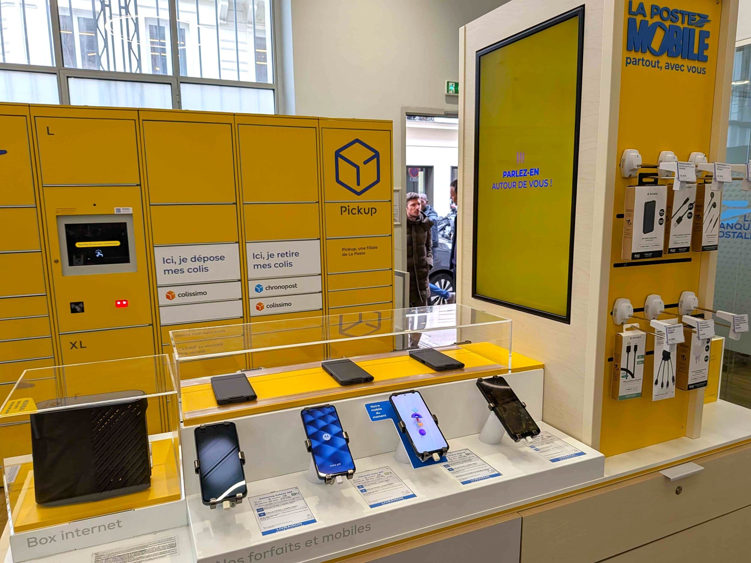 Certains retraits restaient encore compliqués ce mercredi 24 décembre dans les bureaux de poste. © Nicolas Guyot / Clubic