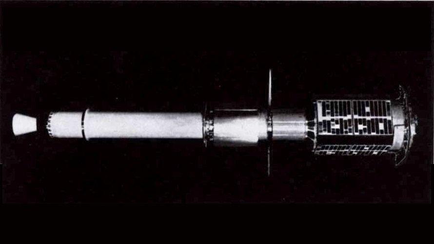 Maquette (?) d'Explorer 11, qui reste attaché après la mise en orbite à son dernier étage propulsif. Crédits NASA