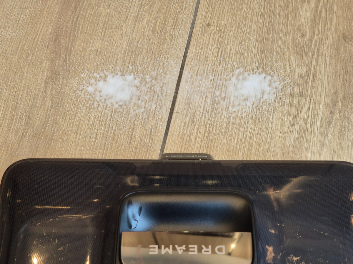 Deux jets de mousse pour récupérer plus efficacement les traces ©Camille Fontaine pour Clubic