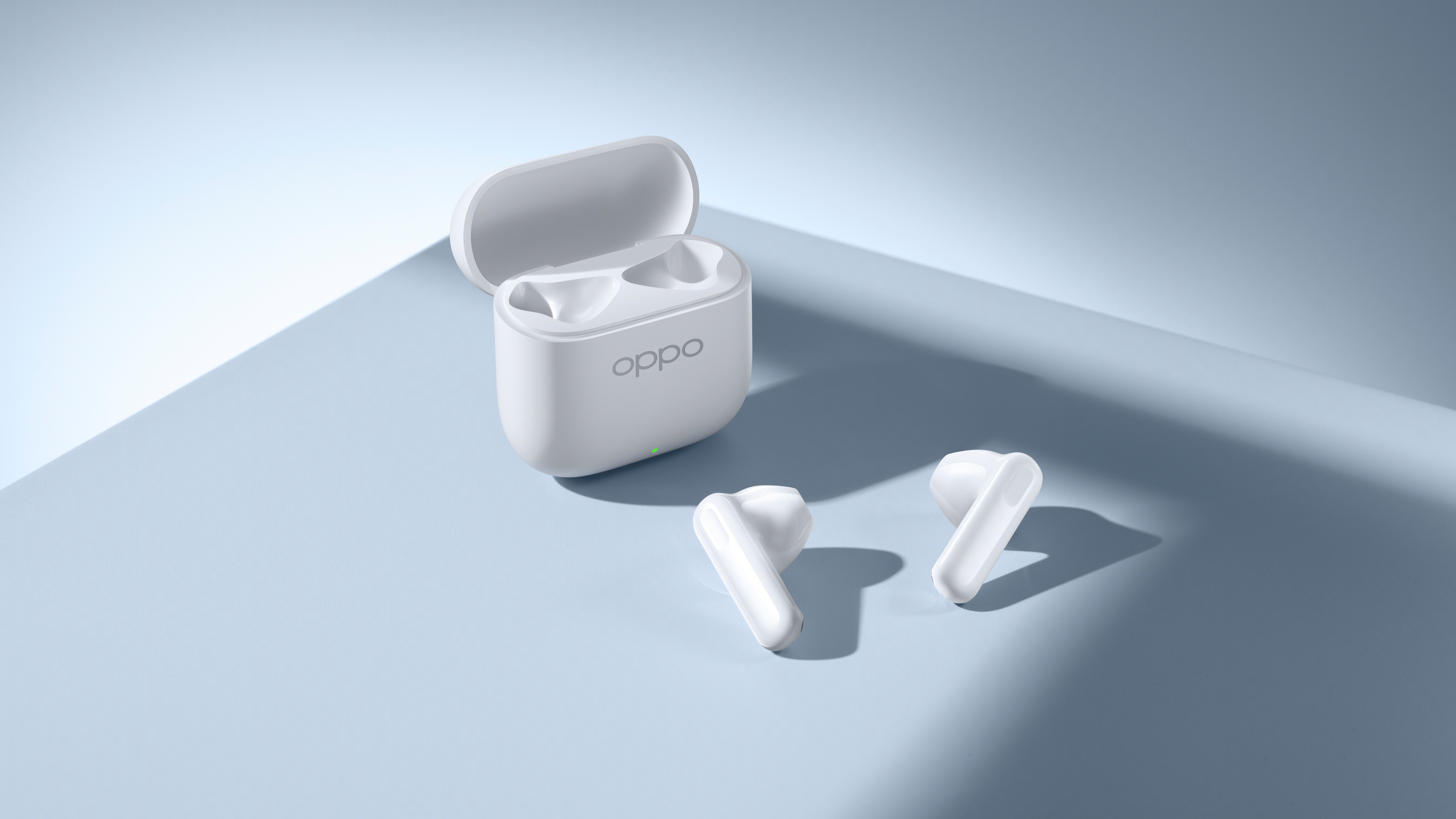 Les OPPO Enco Buds3, dans leur robe blanche. © OPPO