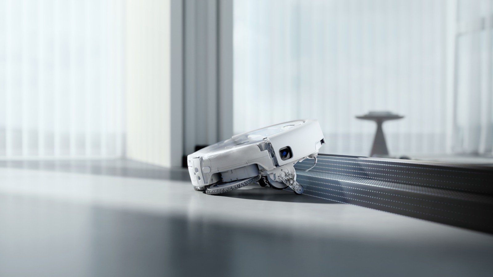 Le robot aspirateur laveur Romo P2 est capable de franchir une marche de 4 cm ou un obstacle à deux niveaux totalisant 8,5 cm de hauteur. ©DJI