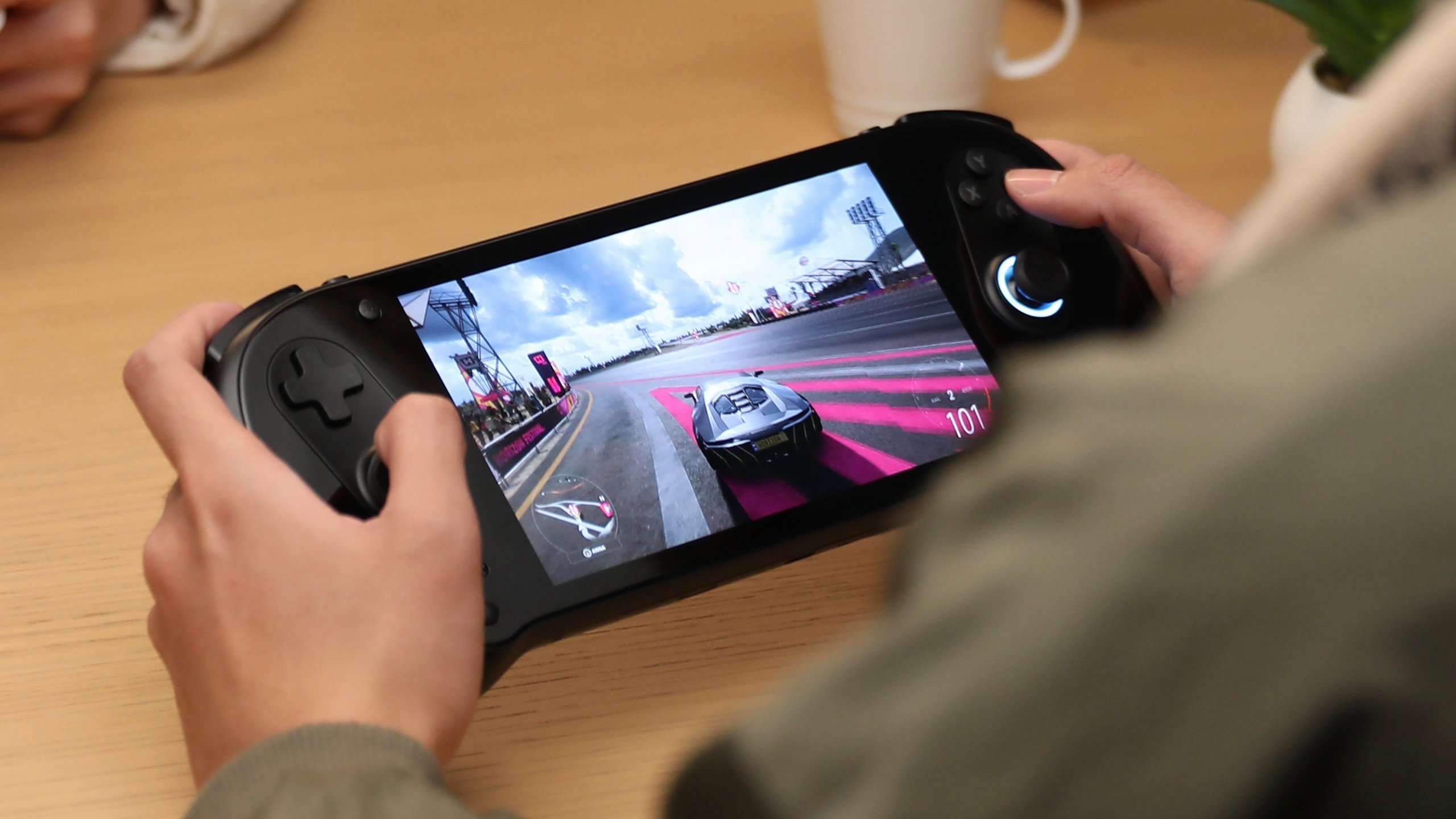 AYANEO revient à la charge avec une console surpuissante... et OLED ! ©AYANEO