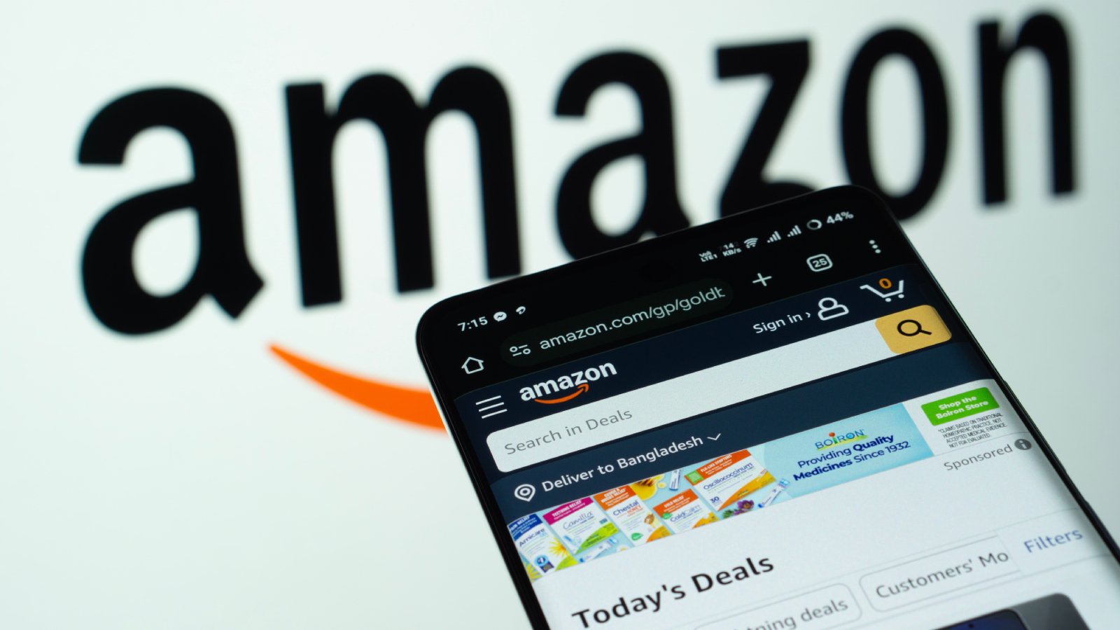 Amazon intègre l'IA à toutes les sauces. ©Bangla press / Shutterstock