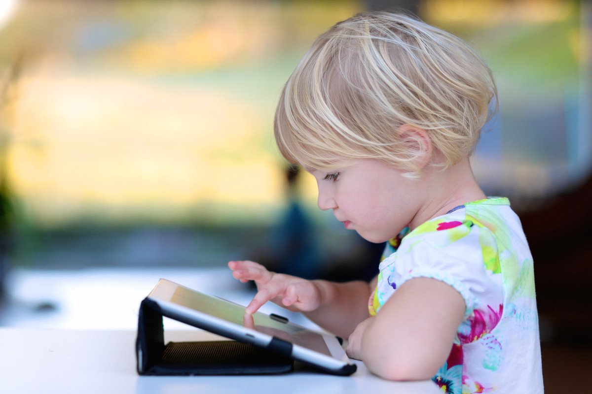 Limiter l'exposition des enfants, bientôt une législation en conséquence ? ©CroMary / Shutterstock