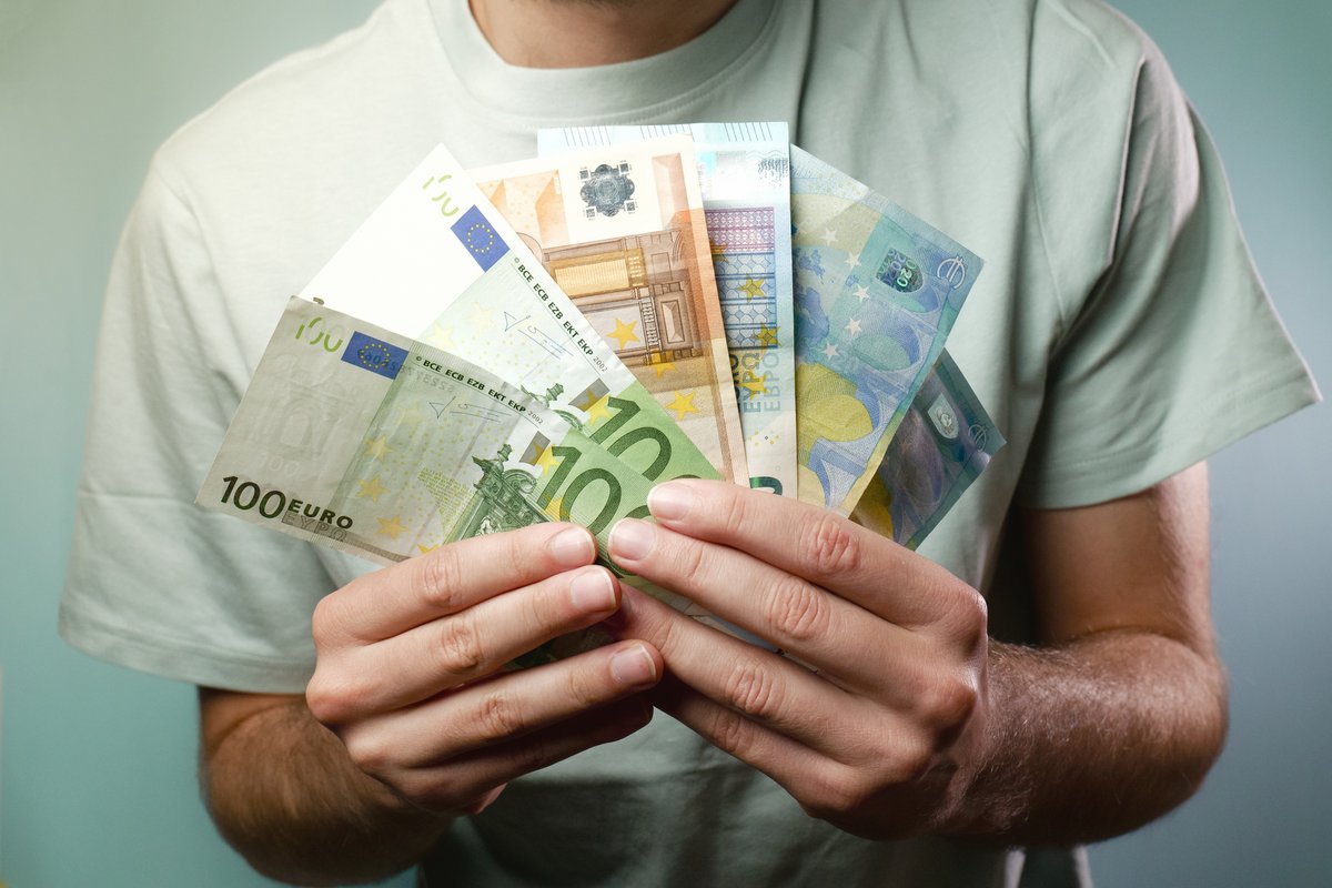 Plusieurs centaines d'euros d'économies, et des tarifs réduits sur d'autres abonnements. Où est le loup ? © Shutterstock / IFPrizmic_production