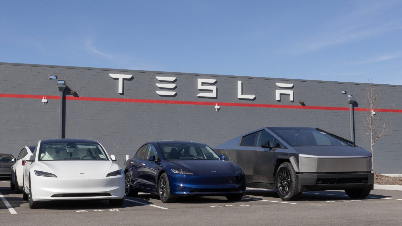 Les propriétaires pourront confier leur voiture au réseau Robotaxi géré par Tesla, et elle ne roulera sans surveillance que dans les quartiers desservis par ce service - ©Jonathan Weiss / Shutterstock