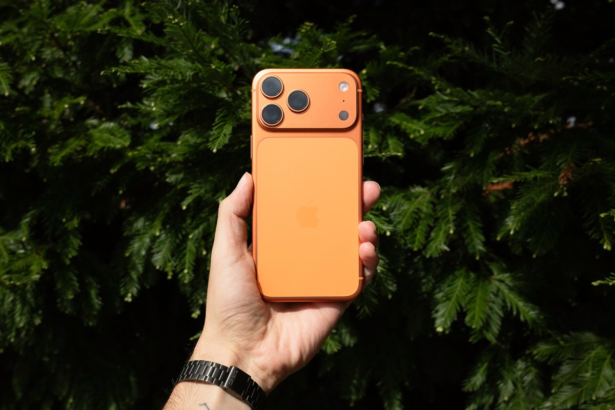Le logo d'Apple n'est plus centré à l'arrière de l'iPhone, et je ne vois que ça… © Pierre Crochart pour Clubic.com