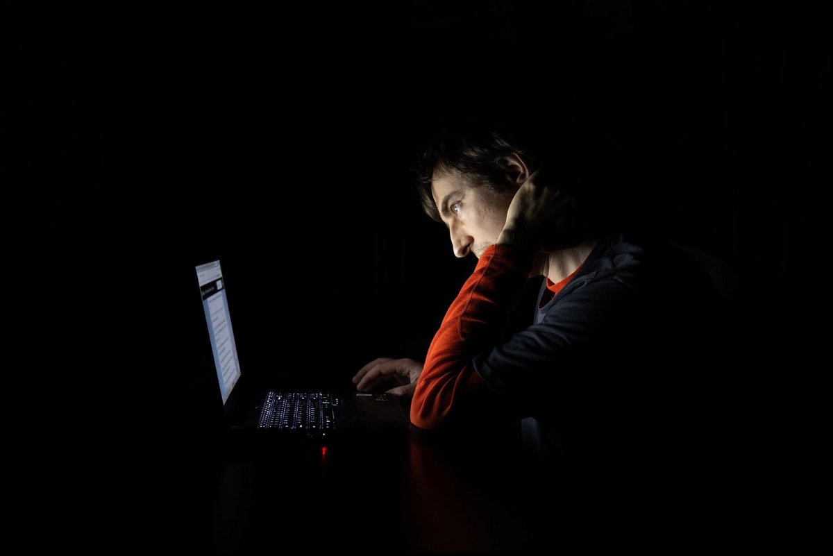 Europol ferme plus de 373 000 sites sur le dark web lors d'une opération mondiale historique. © Octavian Lazar / Shutterstock