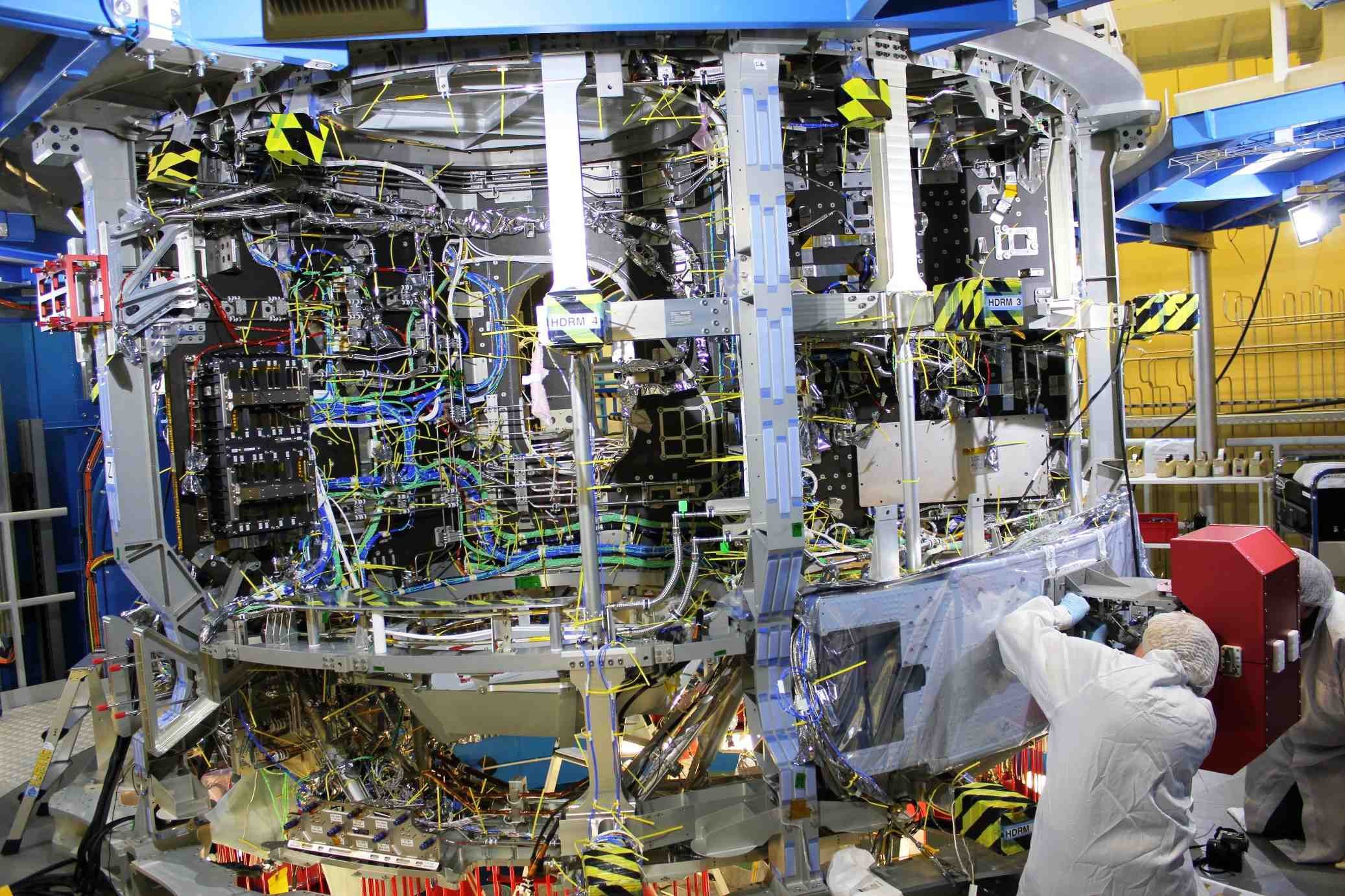 Il y a 12 kilomètres de câble dans un module de service ESM... ©Airbus