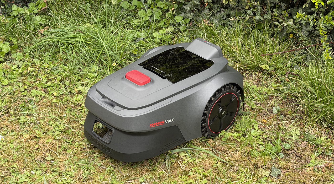 Le Mova Viax 250 adopte un format plutôt compact. ©Charles Gouin-Peyrot pour Clubic