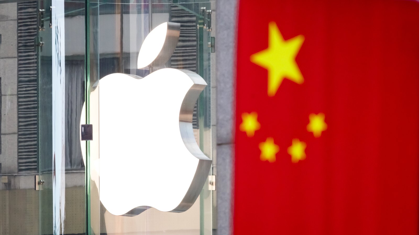 Face à la hausse des prix de la mémoire, Apple explore une piste chinoise aussi prometteuse que politiquement sensible. © Cheng Xin / Getty Images