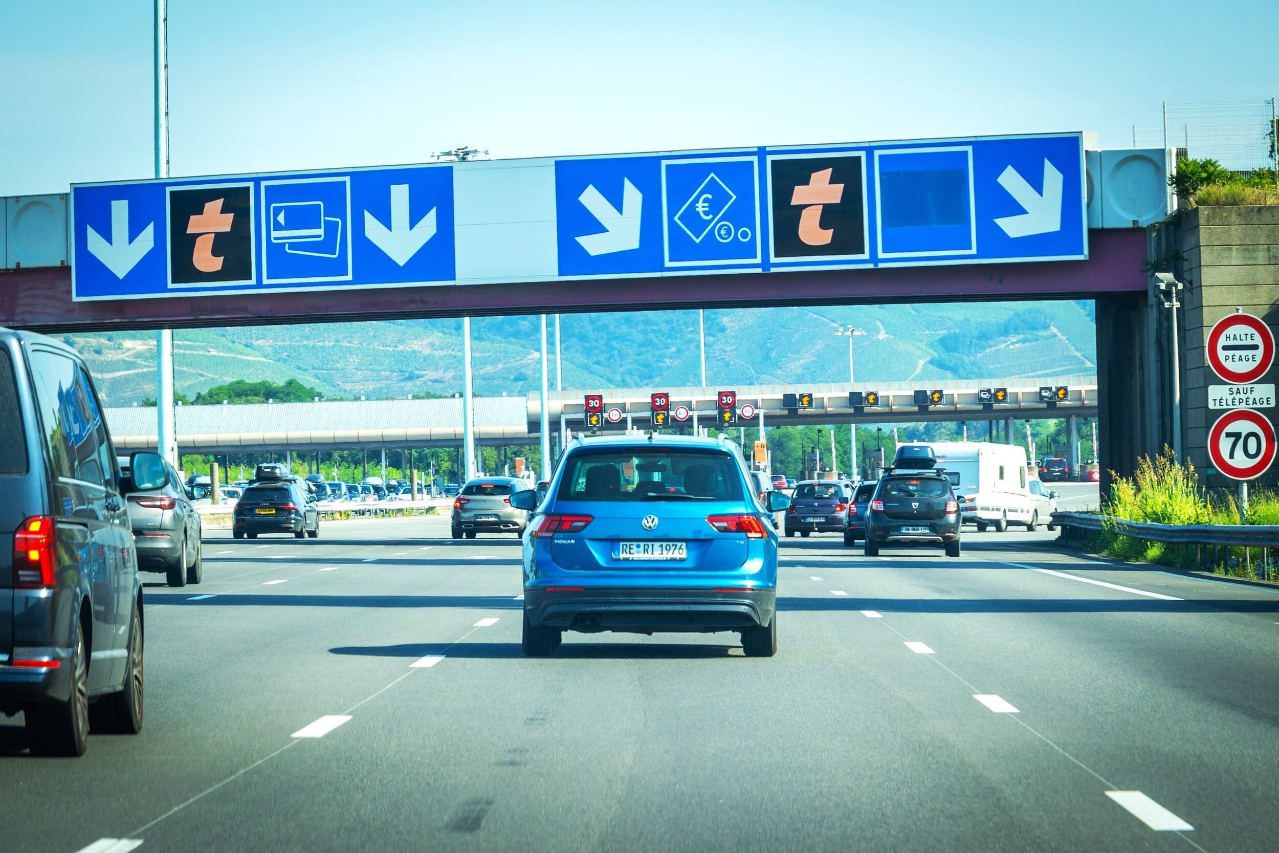 Les arnaques au péage explosent ces dernières semaines en France © page frederique / Shutterstock.com