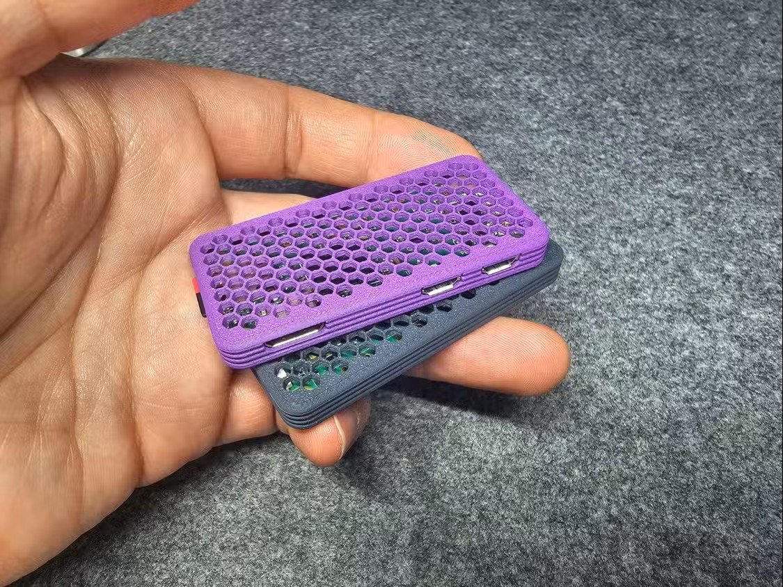 De nombreux boitiers sont en vente, ou à imprimer soi-même en 3D  © xda-developers