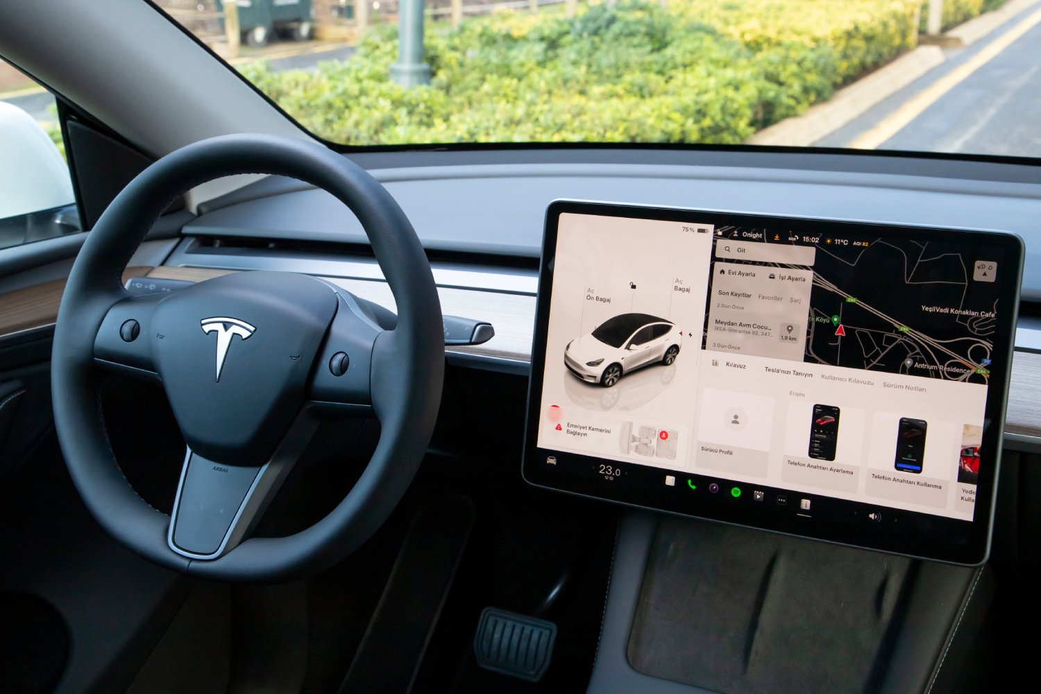 Tesla veut accélérer le déploiement de ses taxis autonomes. ©emirhankaramuk / Shutterstock